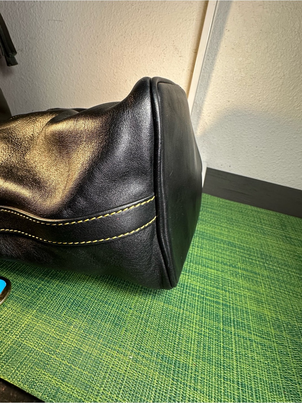 Dooney & Bourke Black Leather Drawstring Bucket Bag – Excellent Condition! - Picture 8 of 10
